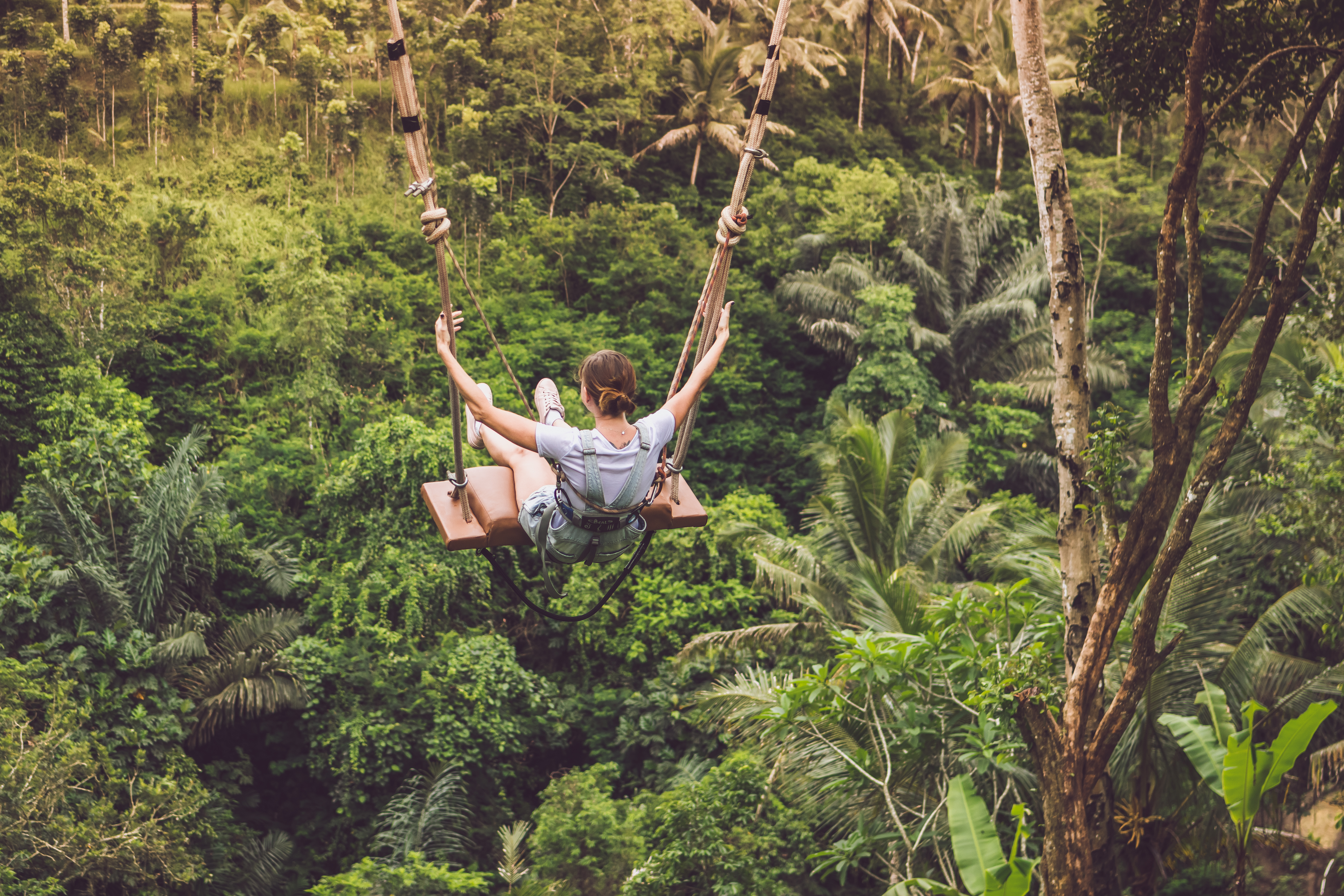 Ubud utopiyası: Ubudun ən yaxşı turu — cəngəlliklərdə heyranedici yelləncəklərlə